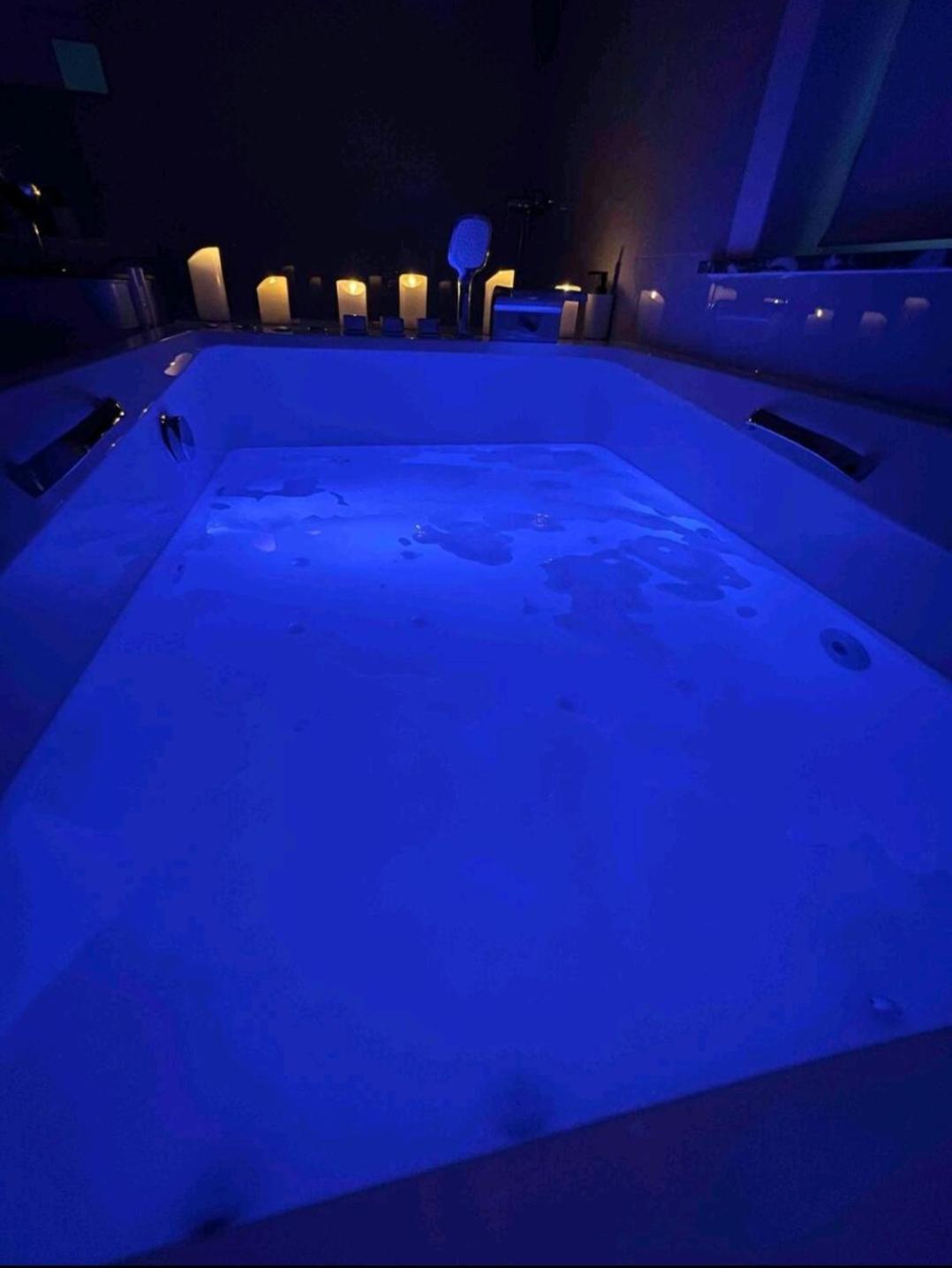 Sublime Calme Cosy & Jacuzzi Lejlighed